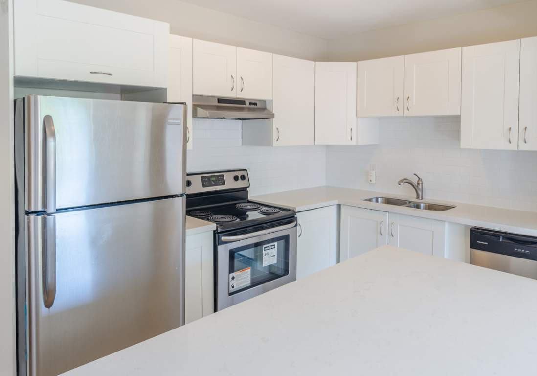 UPDATED TWO BEDROOMS IN PRIME WEST HAMILTON LOCATION! - Photo 3 of 20