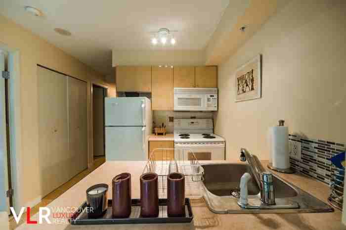 1889 Alberni Street (# 3450) - Photo 3 of 16