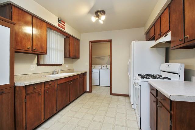 3525 Wallace Ave - Photo 3 of 10
