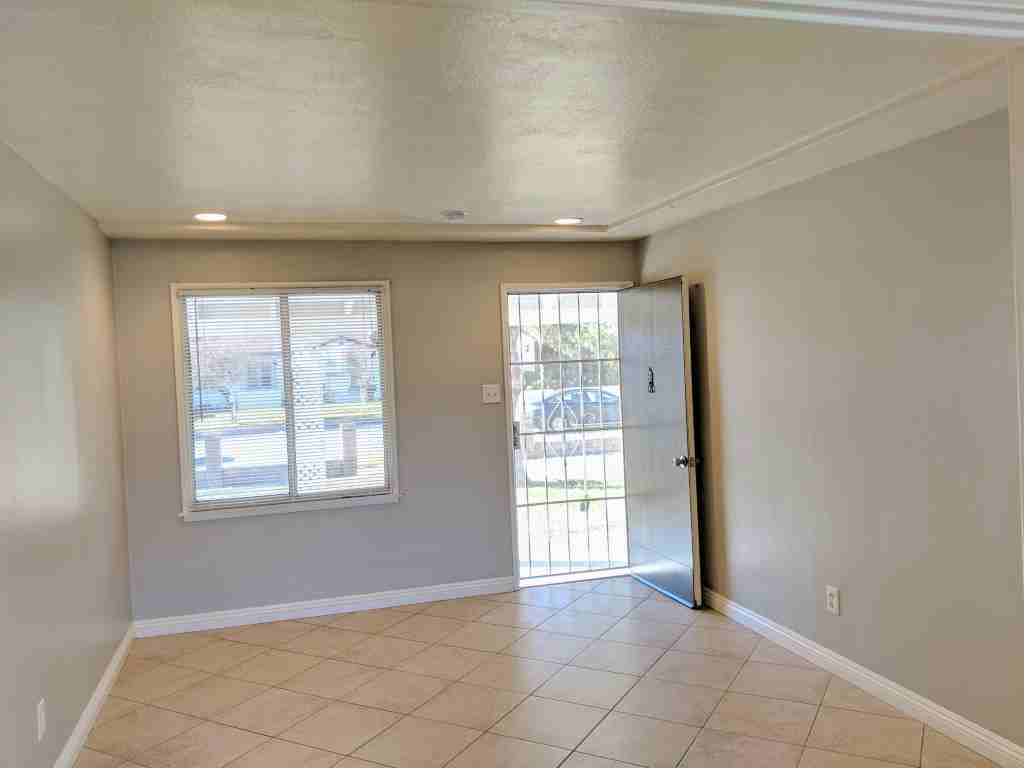 3325 North Sierra Way - Photo 3 of 16