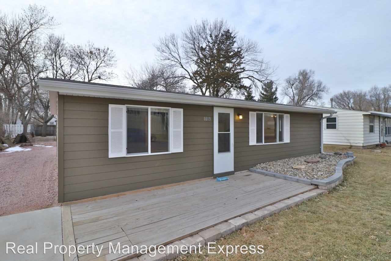 1013 N Lyndale Ave - Photo 2 of 14