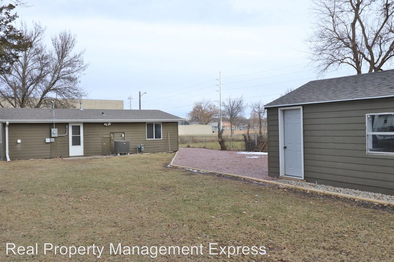 1013 N Lyndale Ave - Photo 3 of 14