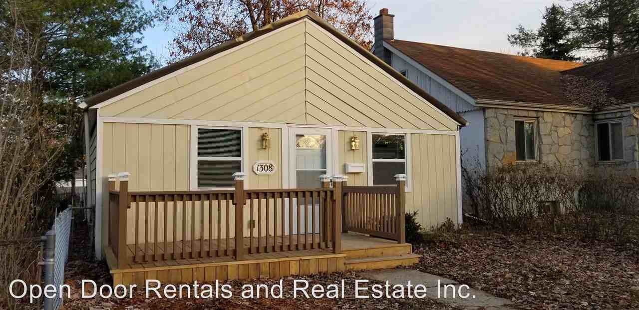 1308 Pearl St - Photo 3 of 15