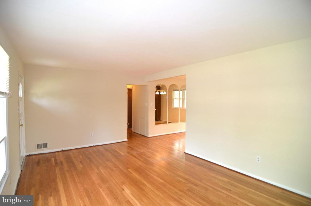 8315 Oliver St - Photo 3 of 24