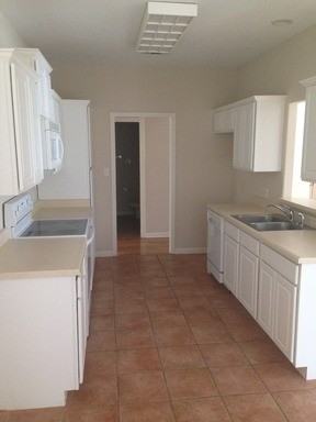 2305 Connie Dr #101 - Photo 3 of 10