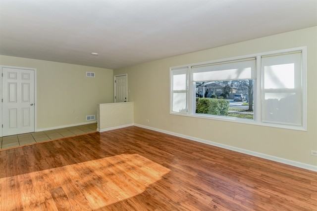 4832 W 85th St - Photo 2 of 10