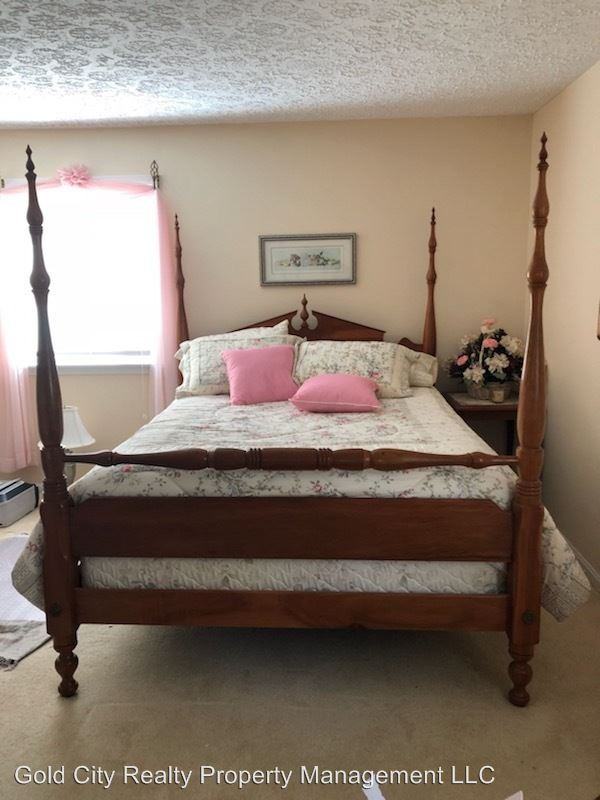 437 Lombardy Dr - Photo 2 of 8