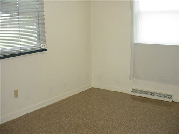 4064 Homestead Dr - Photo 3 of 7