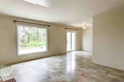 624 Larchmont Dr - Photo 2 of 11