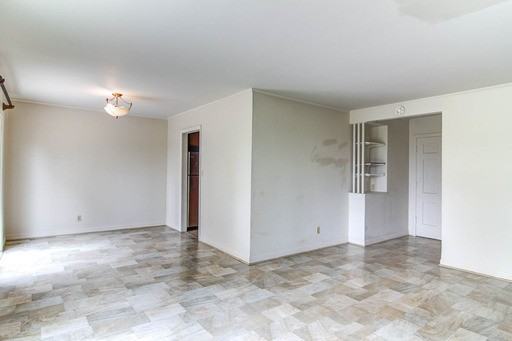 624 Larchmont Dr - Photo 3 of 11