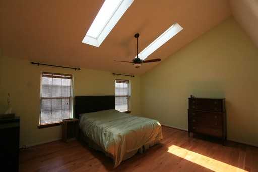 9927 Grove Way - Photo 2 of 5