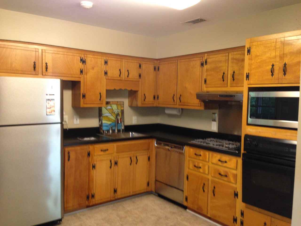 812 Wendover Rd - Photo 2 of 10