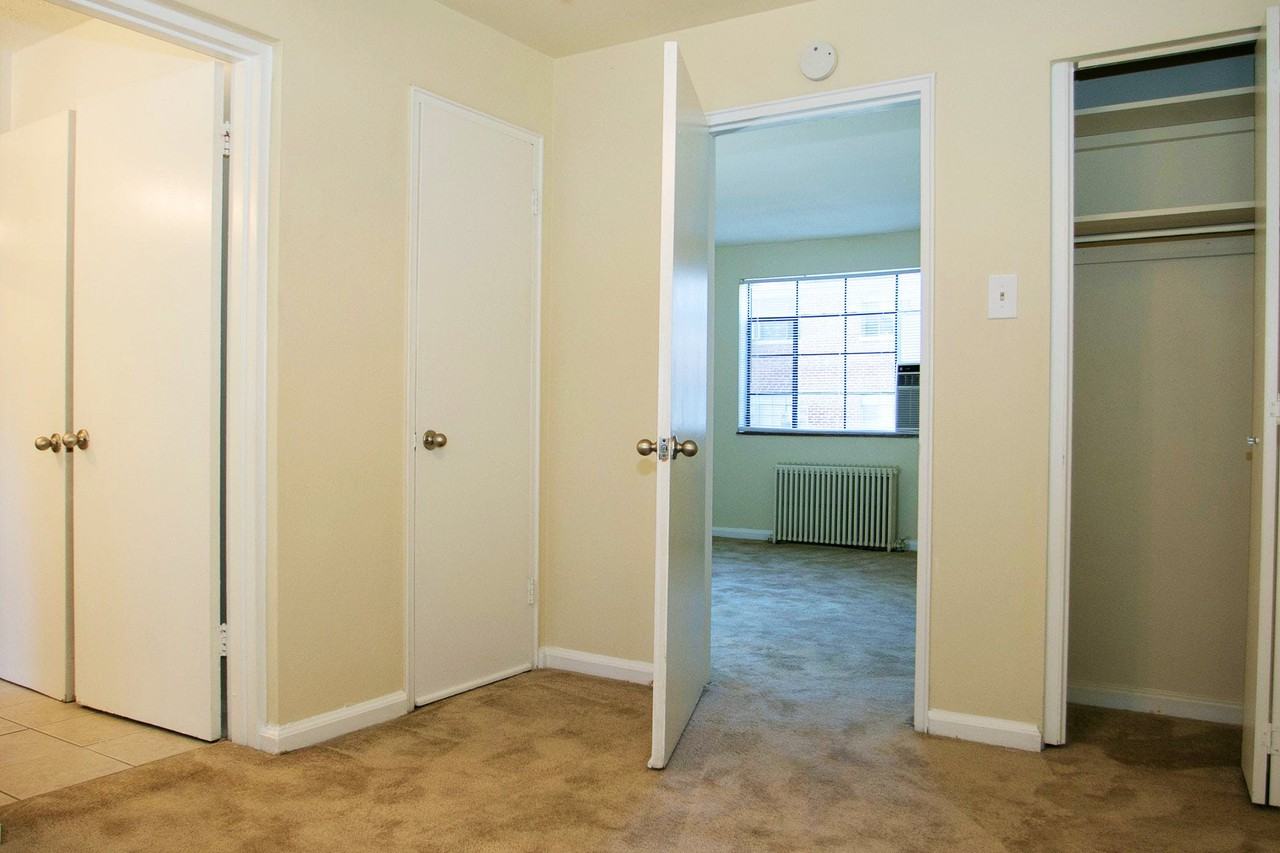 Hyde Park Commons Apartments - Photo 3 of 10