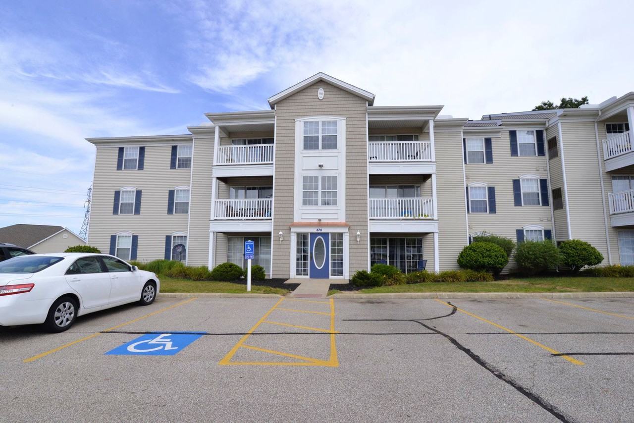 Stratford Crossings Apartments 600 Grant Allen Way, Wadsworth, OH