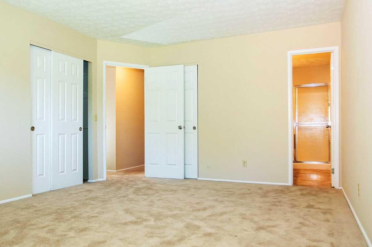 1410 Springfield Pike - Photo 2 of 12