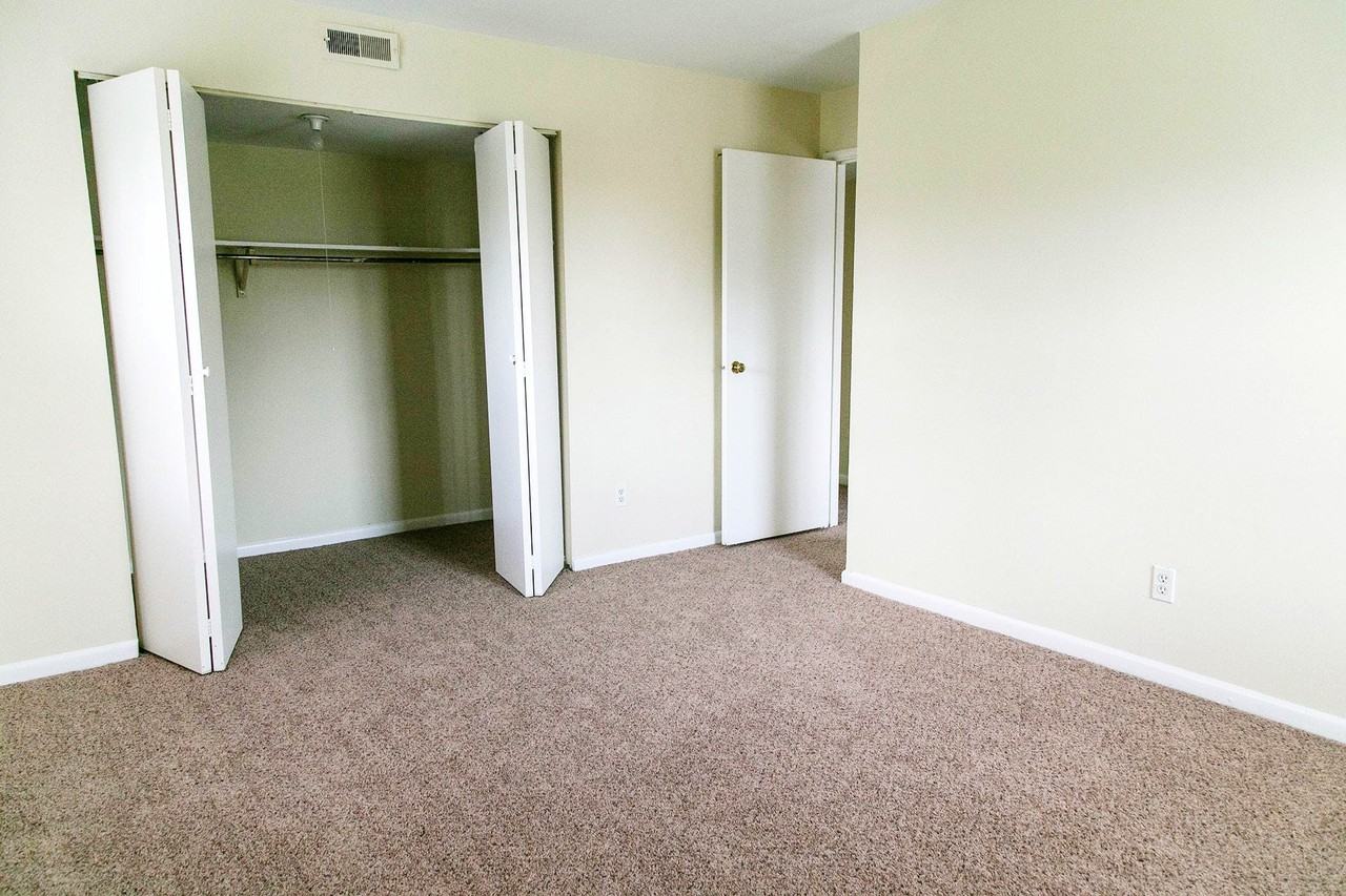 Princeton Square Apartments - Photo 3 of 10