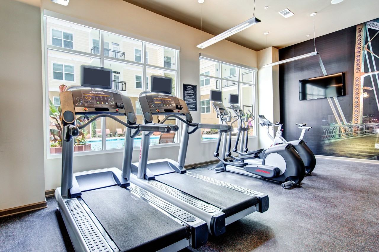 909 Flats - Photo 2 of 9