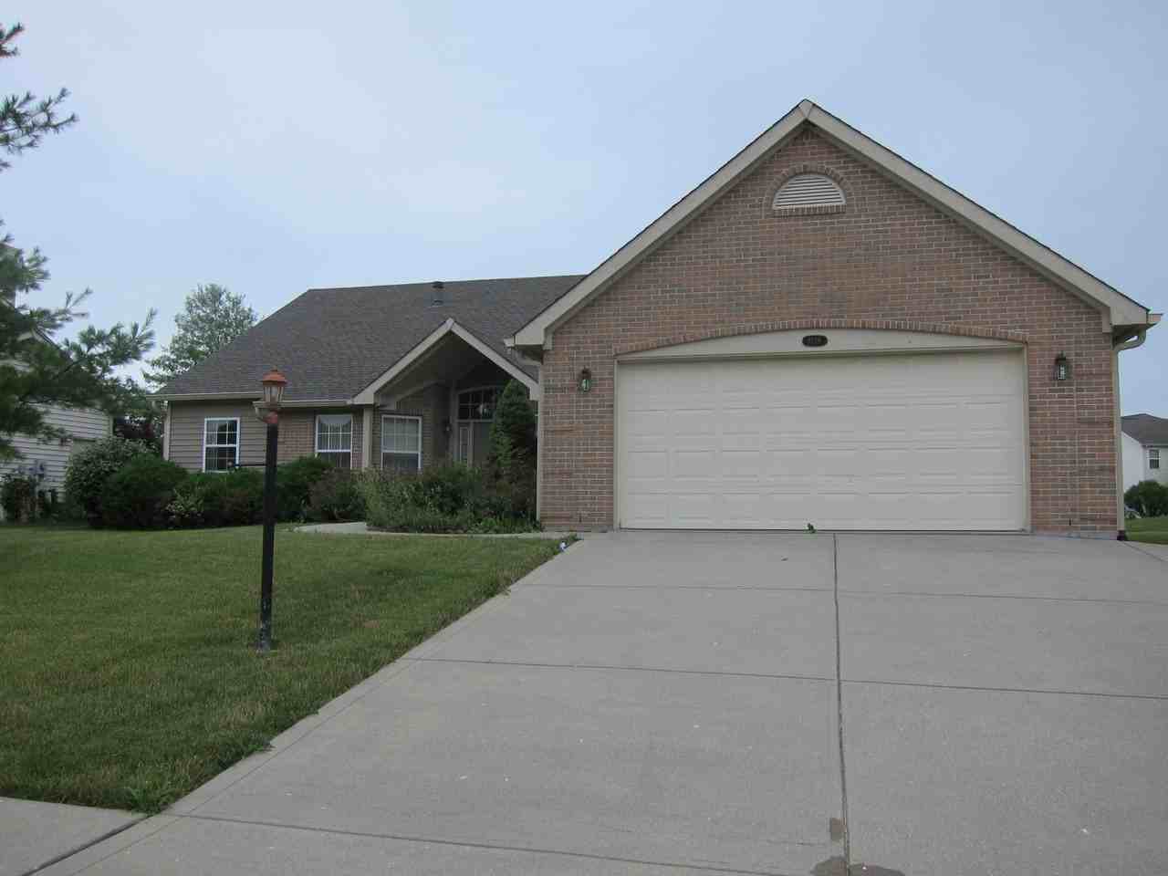 8129 Clubside Way - Photo 2 of 32