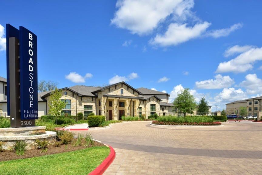 Broadstone Falcon Landing Apartments 3300 Falcon Landing Blvd, Katy