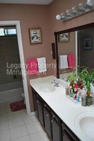 404 Gridley St - Photo 3 of 3