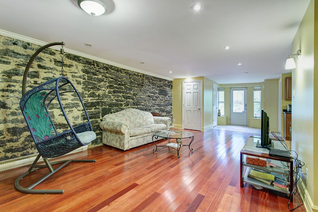 171 Rue Sherbrooke Est, Montréal, QC H2X 1C7 2 Bedroom Apartment for