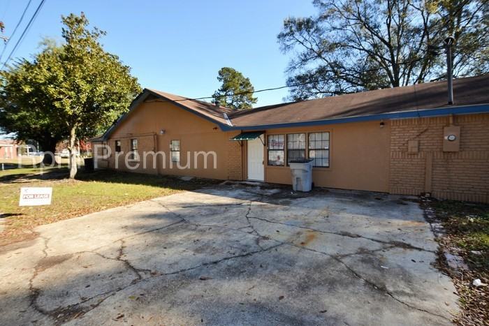 3712 Groom Rd - Photo 3 of 22
