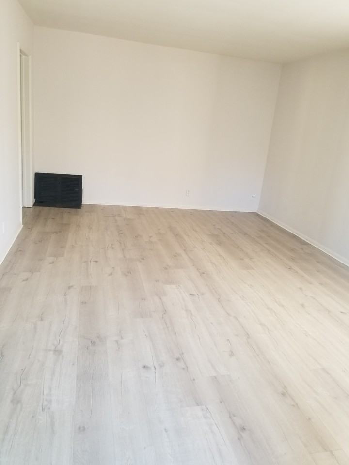 14315 Burbank Boulevard - Photo 3 of 6