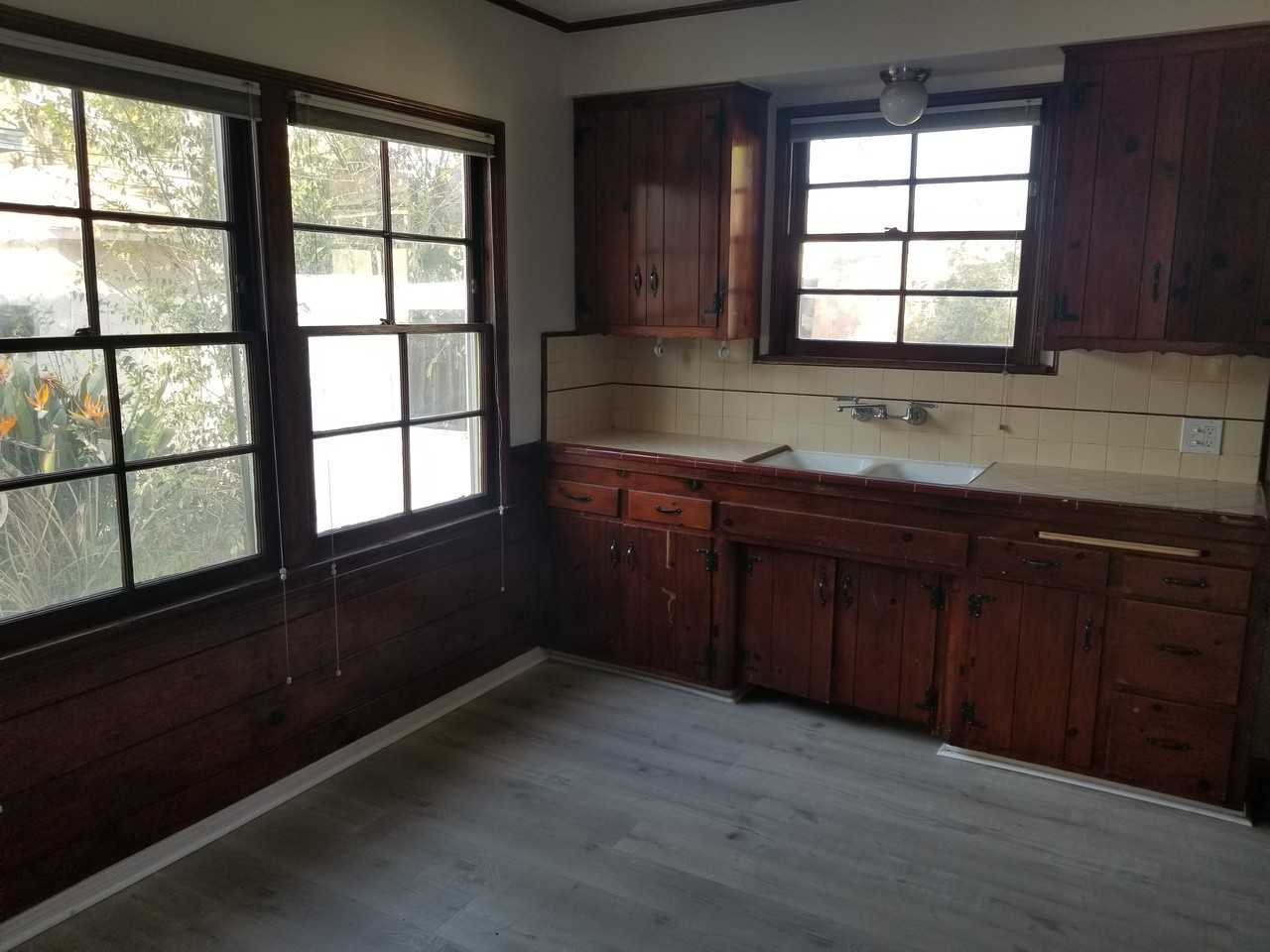 14315 Burbank Boulevard - Photo 2 of 6