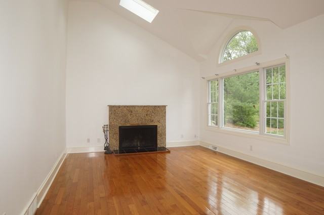 239 Beachview Ln - Photo 2 of 22