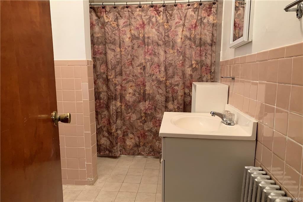 147 Webster Ave #1 - Photo 3 of 6