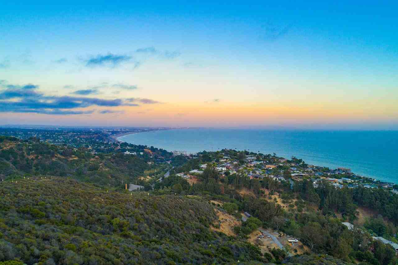 380 S. Surfview Drive, Los Angeles, CA 90272 6 Bedroom House for