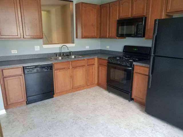 830 Summit Creek Dr - Photo 3 of 10