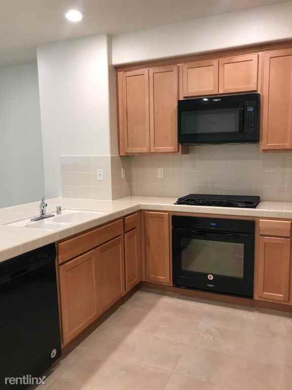 17 Bismarck St - Photo 3 of 8