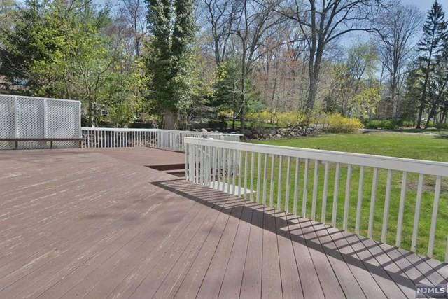 385 Mountain Ave - Photo 2 of 17