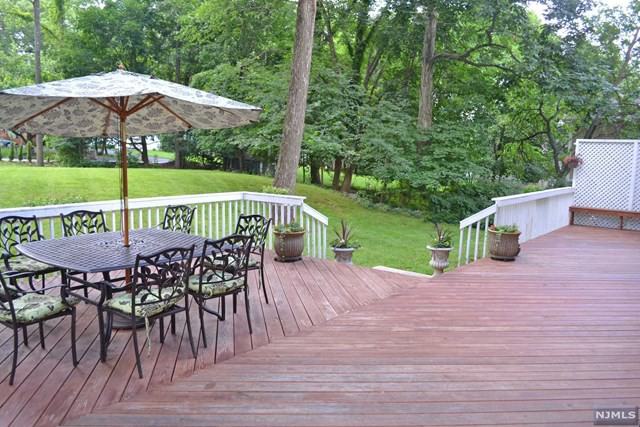 385 Mountain Ave - Photo 3 of 17