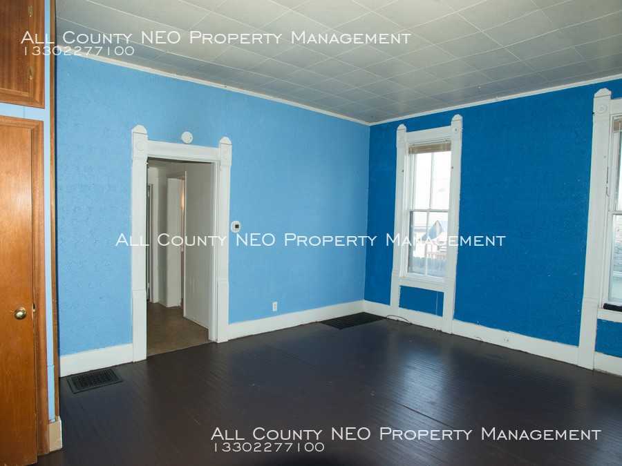 3211 Glen Pl NW - Photo 2 of 6