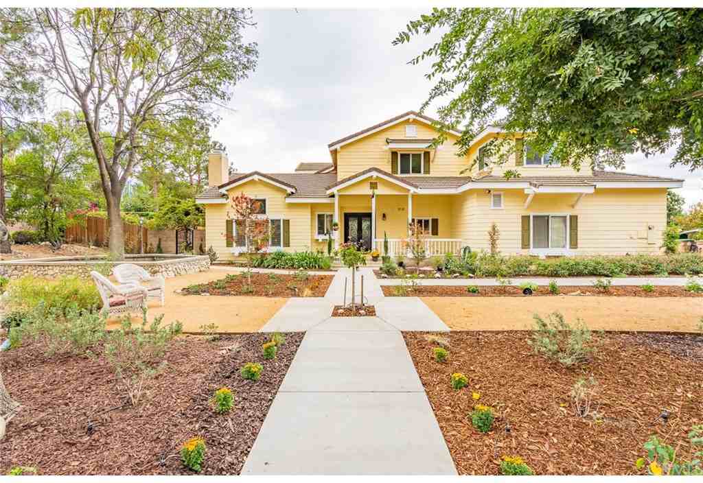 312 Alamosa Dr - Photo 2 of 10