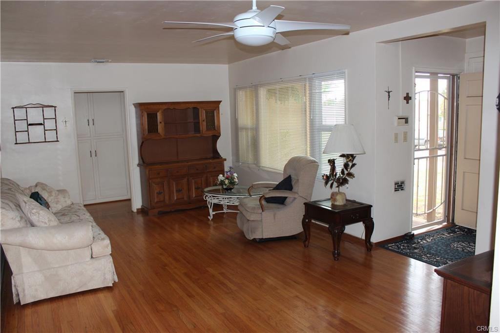 9552 Mina Ave - Photo 2 of 9