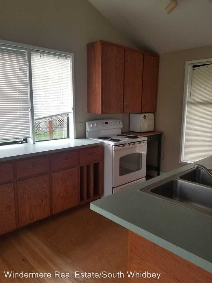 428 Island View Ln - Photo 2 of 9