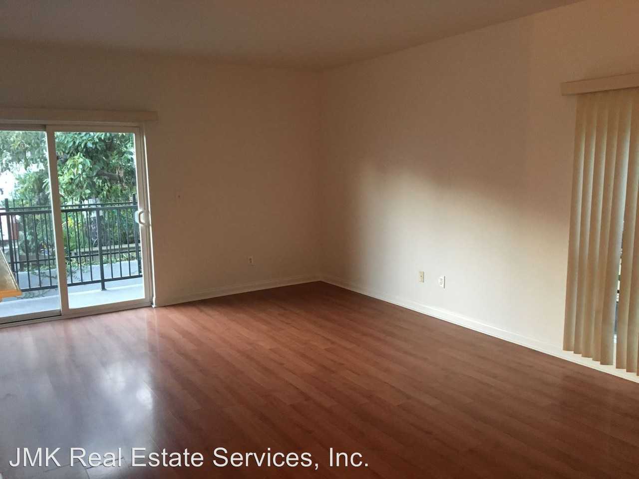 811 N Hayworth Avenue - Photo 3 of 8