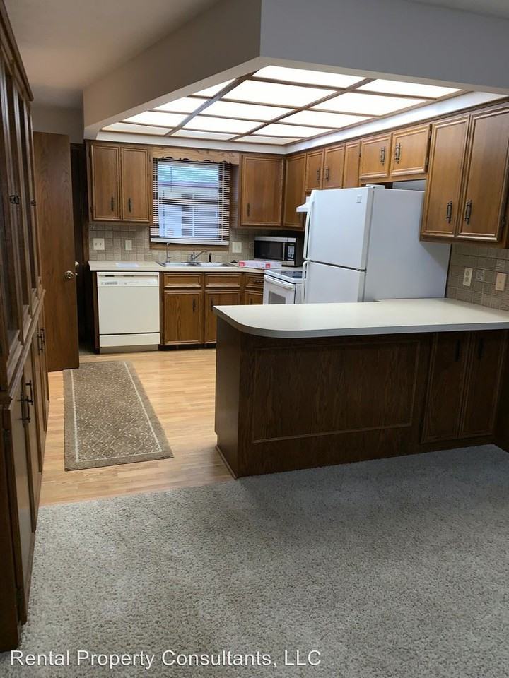 7301 Pine Grove Dr - Photo 3 of 15