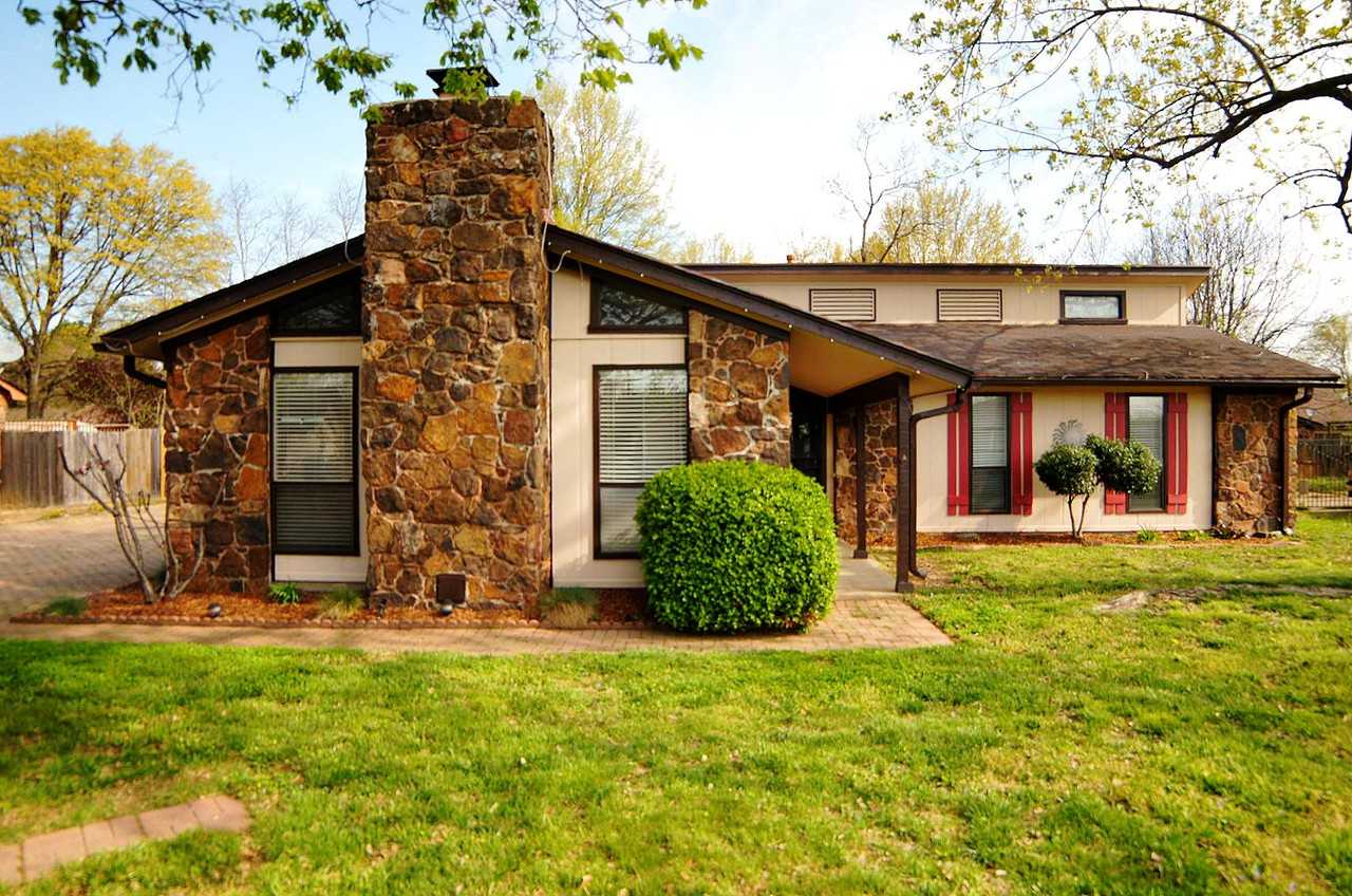 7212 Lamesa Ln - Photo 2 of 15