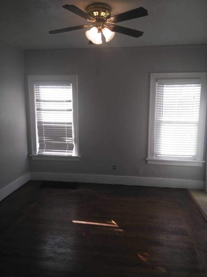 209 Davis St - Photo 3 of 8