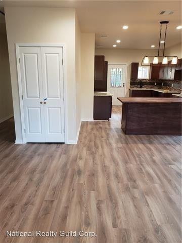 720 Davis Ave - Photo 2 of 9
