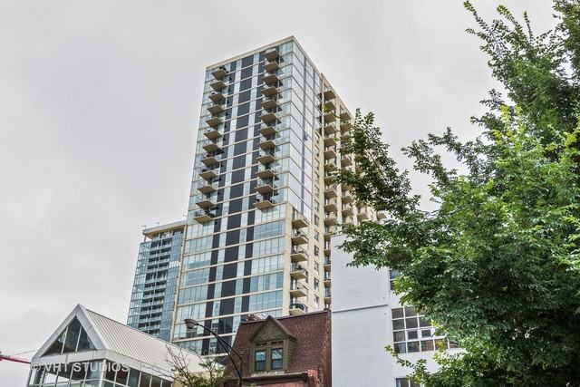 1212 N LaSalle Dr #2210