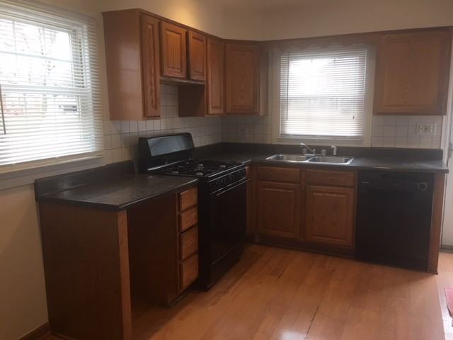 1825 N Lewis Ave - Photo 2 of 3