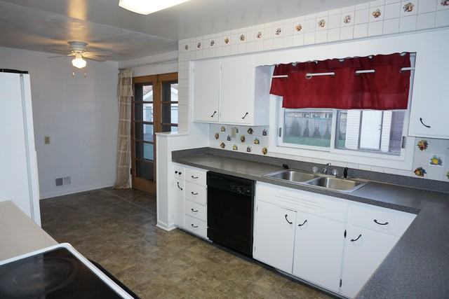 2041 N Linden Ave - Photo 2 of 15