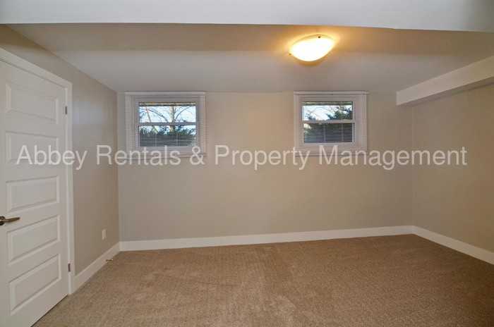 103 Westbury Ave - Photo 3 of 15