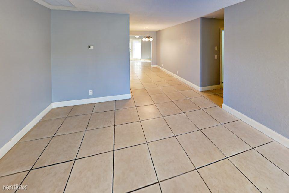 1323 S Broadway - Photo 3 of 15