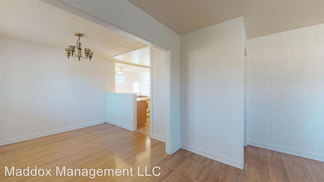 1701 Ridgecrest Dr SE - Photo 3 of 42